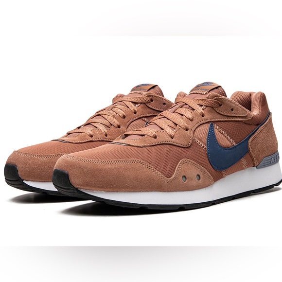 Nike Other - Men's Nike Venture Runner - NWOT